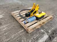 SY400 Hydraulic Breaker with pipes, gas and toolbox.