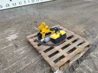 SY400 Hydraulic Breaker with pipes, gas and toolbox.