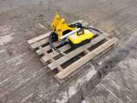 SY400 Hydraulic Breaker with pipes, gas and toolbox.