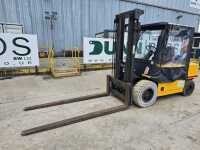 D150C-500 Diesel Forklift, 2 Stage Mast, Side Shift, 8 ft Long Forks